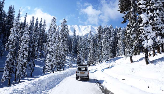 kashmirvalleycutoffduetoexcessivesnowfall